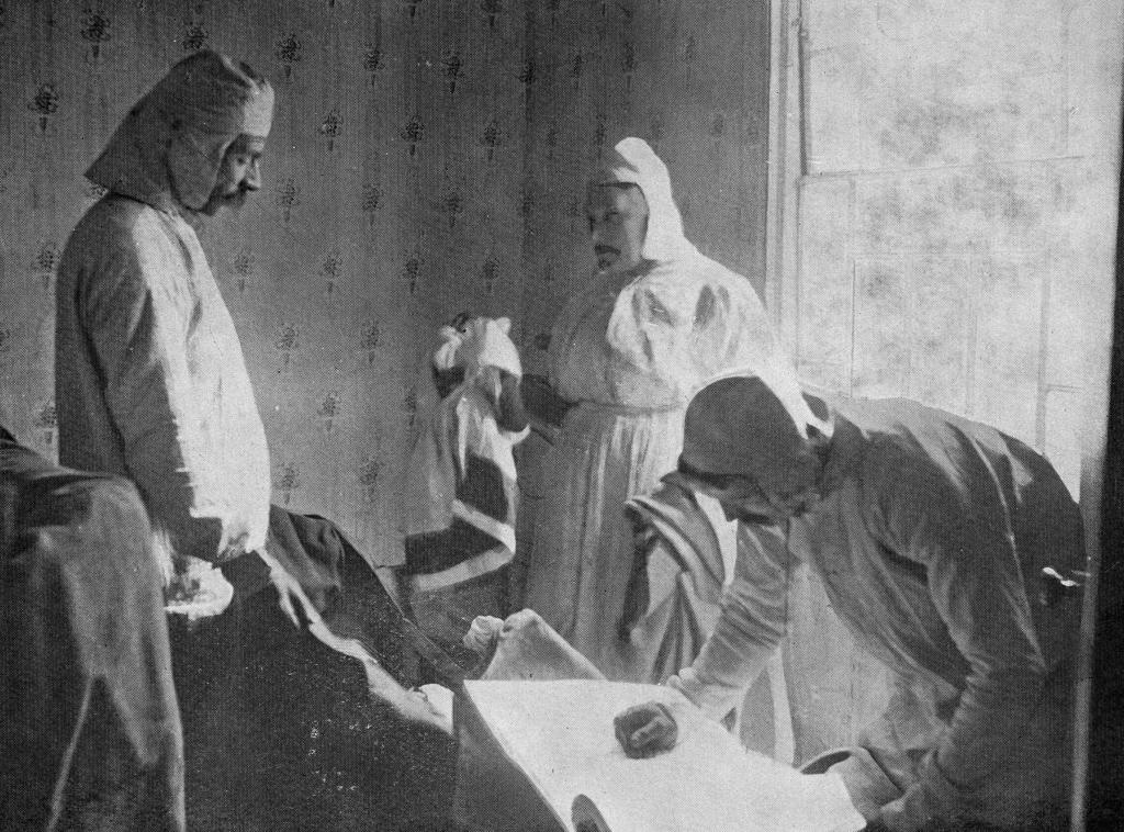 DD025 Disinfectors at work, 1911